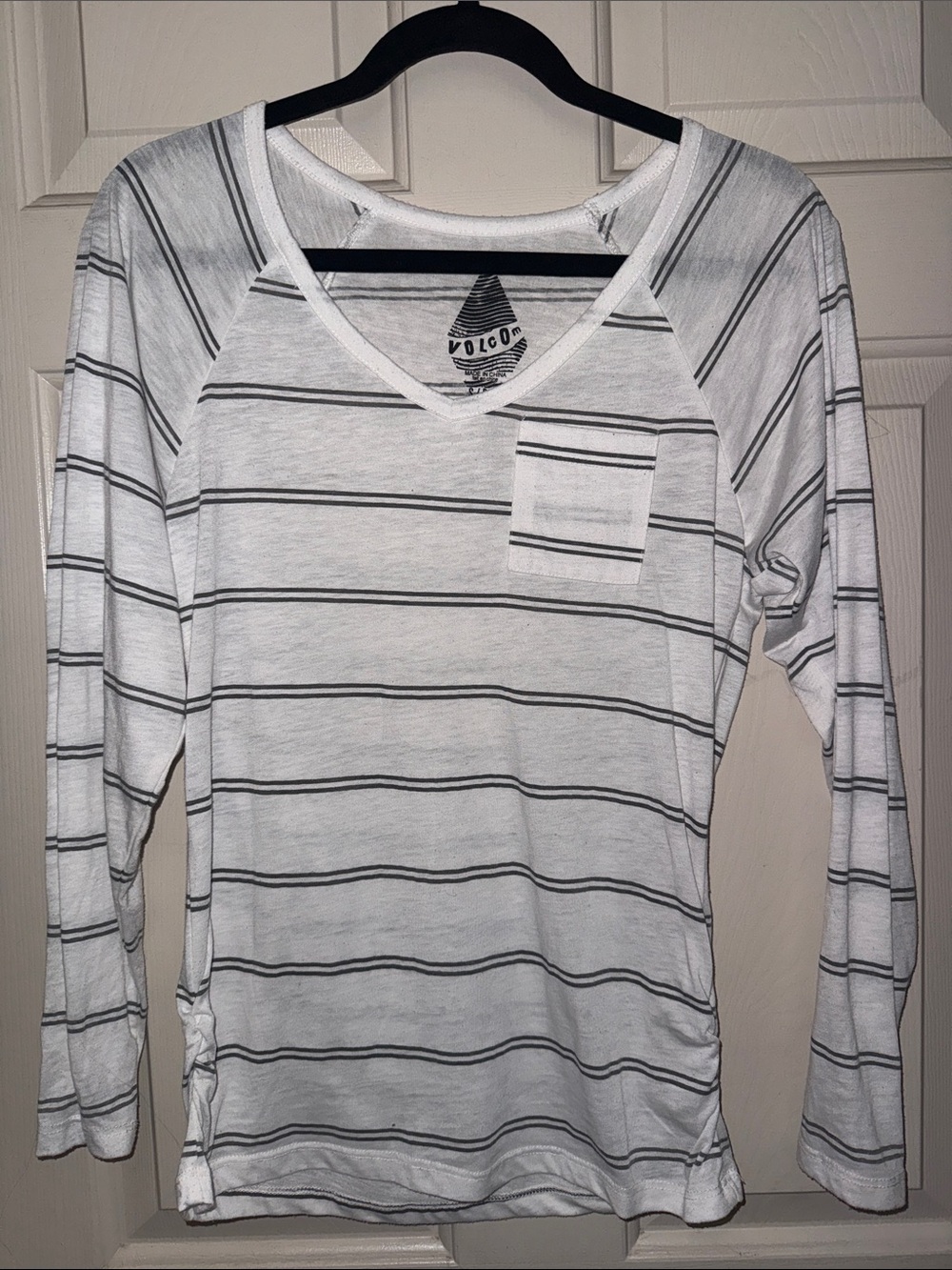 Volcom Women’s Small White and Black Striped V-Neck Pocket Long Sleeve